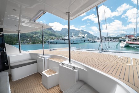 Leopard Catamarans / Robertson & Caine Leopard 58 Between