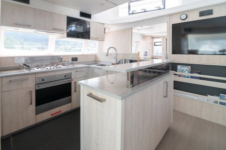 Leopard Catamarans / Robertson & Caine Leopard 58 Between