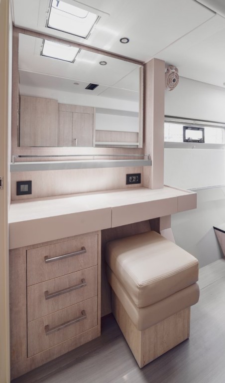 Leopard Catamarans / Robertson & Caine Leopard 58 Between