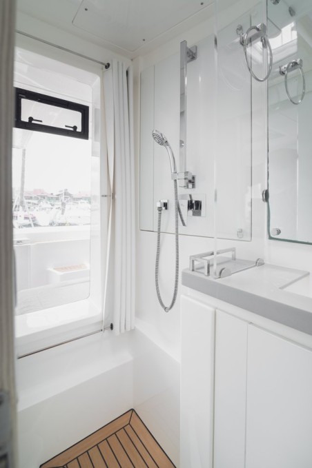 Leopard Catamarans / Robertson & Caine Leopard 58 Between