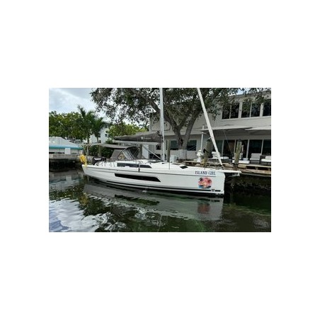 Dufour Yachts Dufour 37 - 3 cab. Island Girl