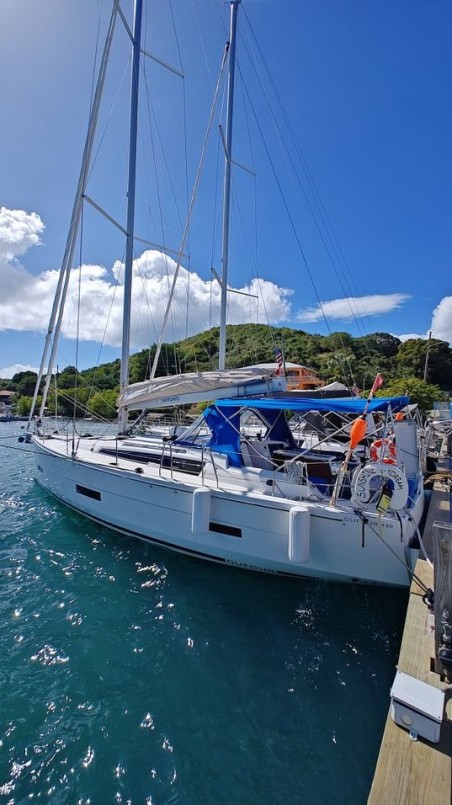 Dufour Yachts Dufour 430 - 3 cab. Sunshine Daydream