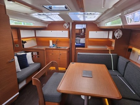Dufour Yachts Dufour 430 - 3 cab. Sunshine Daydream